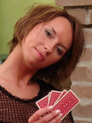 http://www.super-poker.com/common/gfx/oksana.jpg